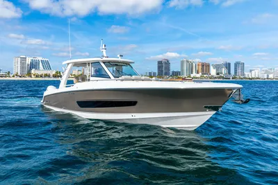 Boston Whaler 420 Outrage
