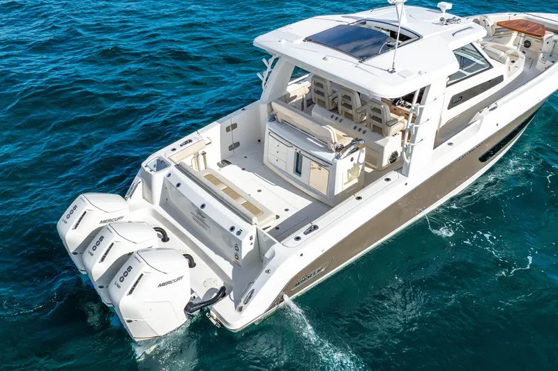 Gugui Yacht Photos Pics 2024 Boston Whaler 420 Outrage boat with triple Mercury engines on blue ocean water.