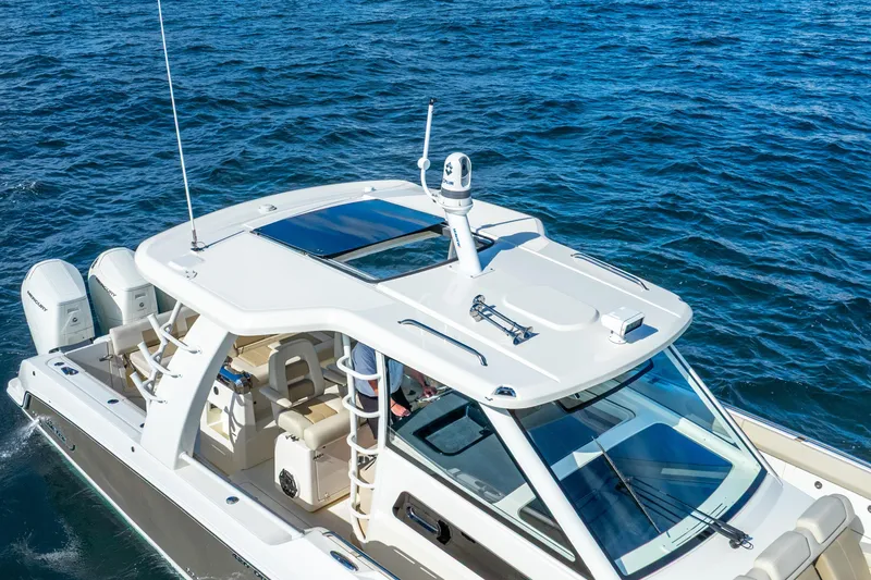 Gugui Yacht Photos Pics 2024 Boston Whaler 420 Outrage cruising on open water, showcasing sleek design and advanced features.