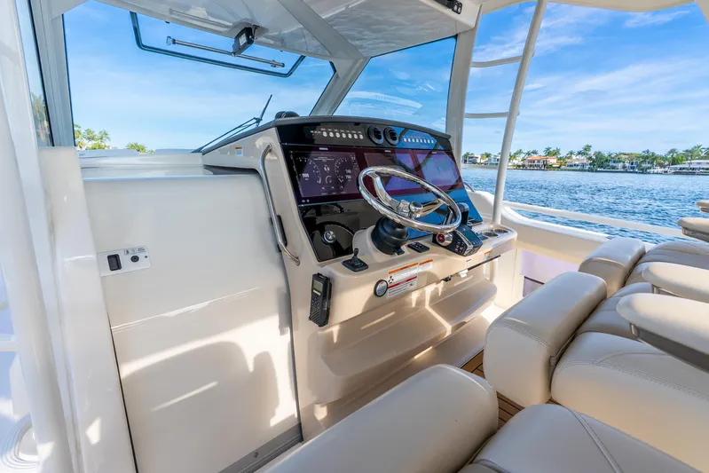 Gugui Yacht Photos Pics 2024 Boston Whaler 420 Outrage helm with modern controls and luxurious seating.