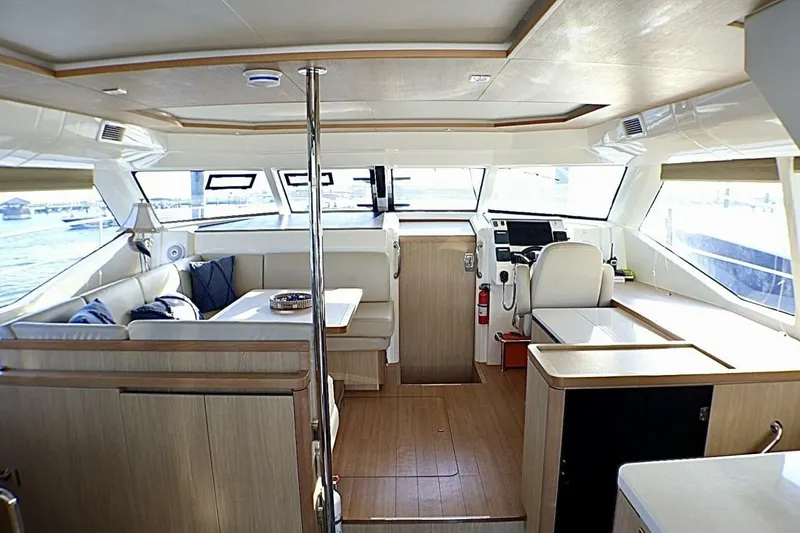 Mimi's Oasis Yacht Photos Pics 2018 Aquila 44 Catamaran- Salon