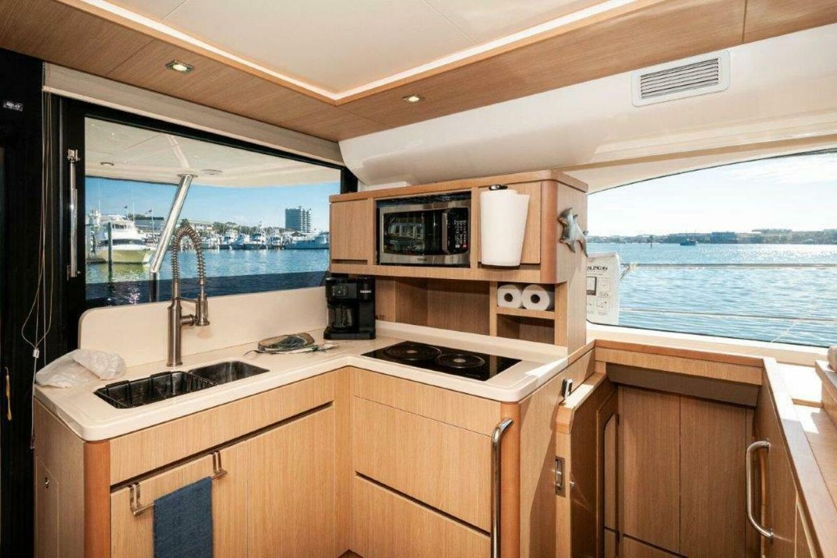 2018 Aquila 44 