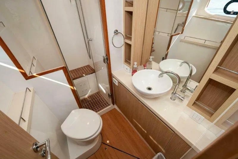 Mimi's Oasis Yacht Photos Pics 2018 Aquila 44 Catamaran- Master Head