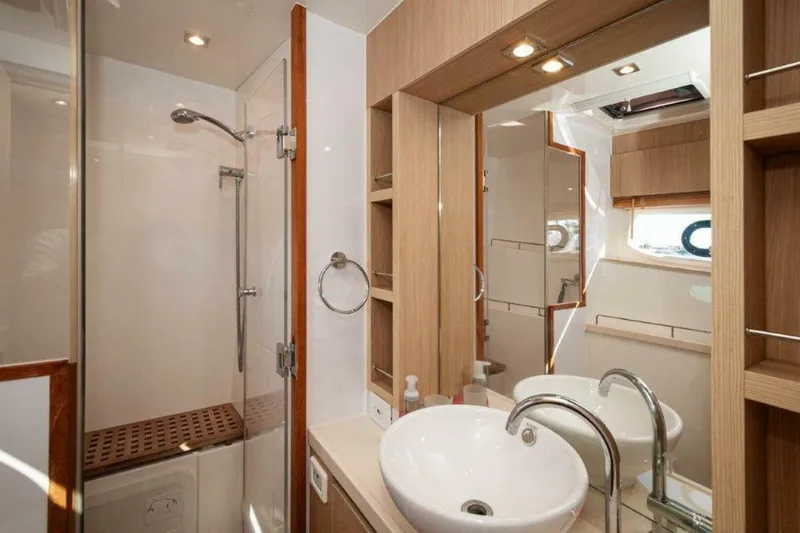 Mimi's Oasis Yacht Photos Pics 2018 Aquila 44 Catamaran- Master Head