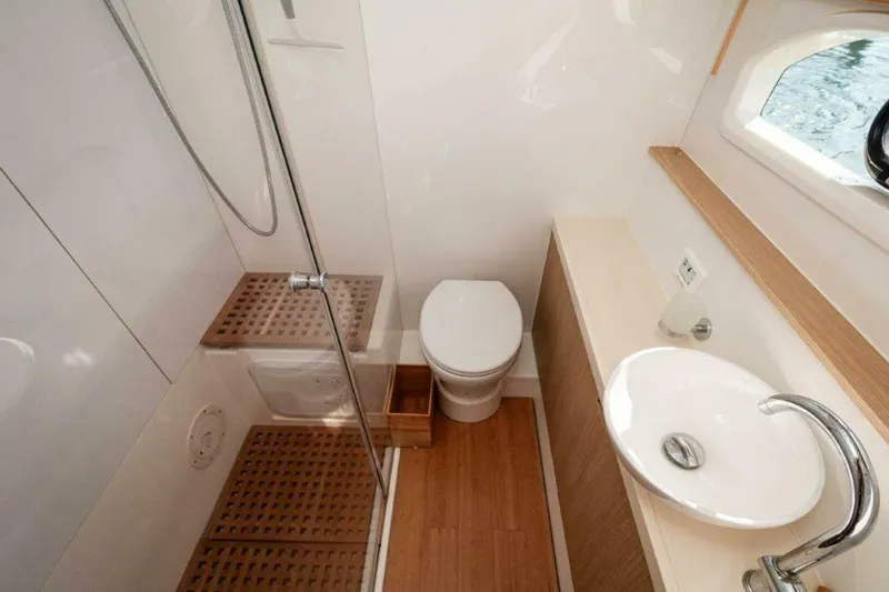 Mimi's Oasis Yacht Photos Pics 2018 Aquila 44 Catamaran- VIP (Port) Head