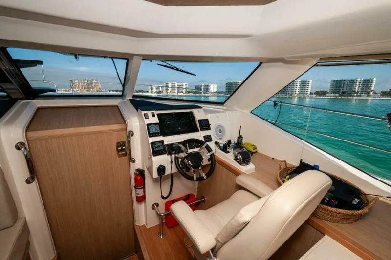 Mimi's Oasis Yacht Photos Pics 2018 Aquila 44 Catamaran- Helm