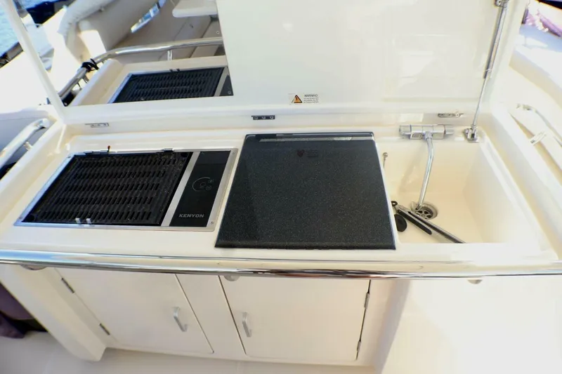 Mimi's Oasis Yacht Photos Pics 2018 Aquila 44 Catamaran- Flybridge