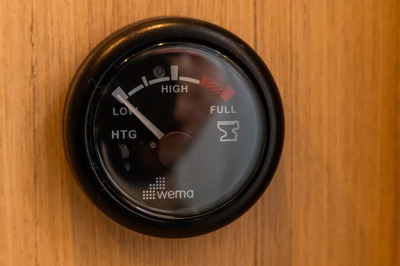 Dakiti Yacht Photos Pics Gauge on 2023 Lagoon 46 yacht, indicating tank levels from low to full.