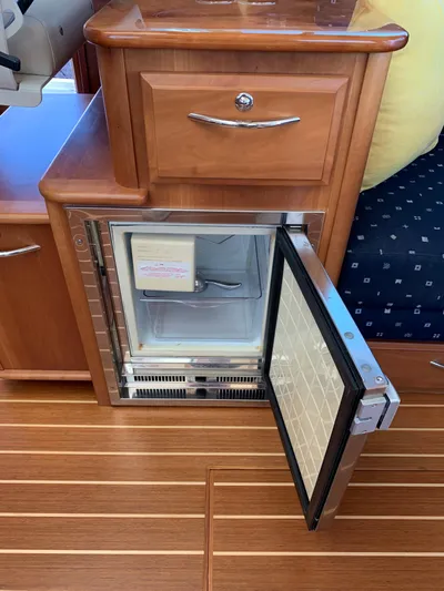 Nightcap Yacht Photos Pics 