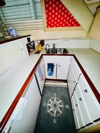 Ten To Eight Yacht Photos Pics 