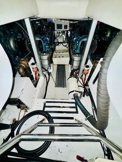 Ten To Eight Yacht Photos Pics 