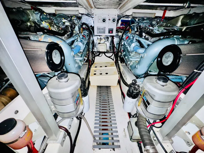 Ten To Eight Yacht Photos Pics 