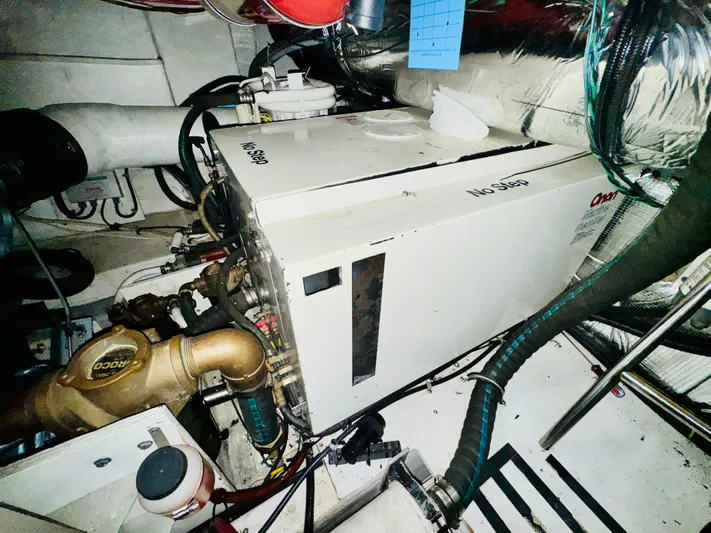 Ten To Eight Yacht Photos Pics 