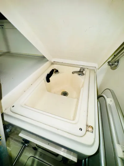 Ten To Eight Yacht Photos Pics 