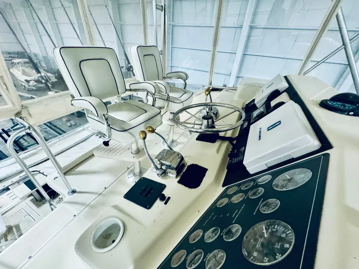 Ten To Eight Yacht Photos Pics 