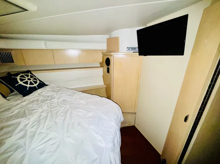 Ten To Eight Yacht Photos Pics 