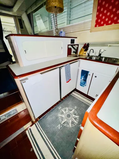 Ten To Eight Yacht Photos Pics 