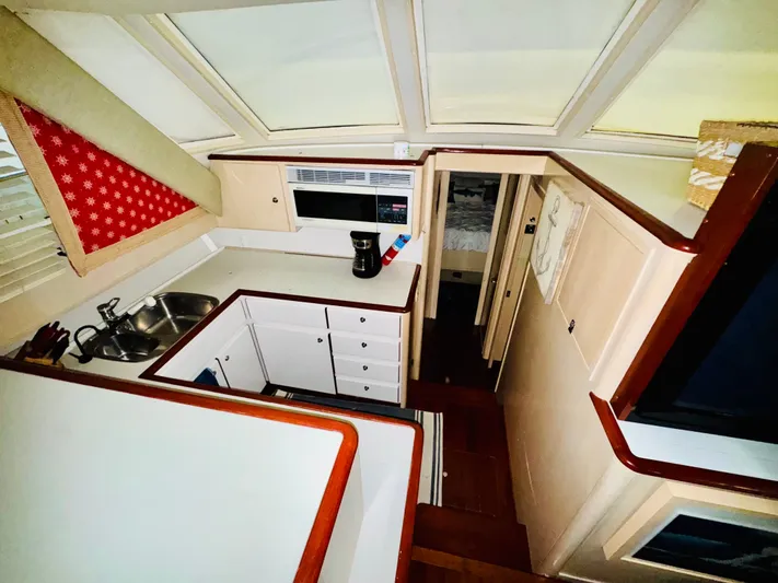 Ten To Eight Yacht Photos Pics 