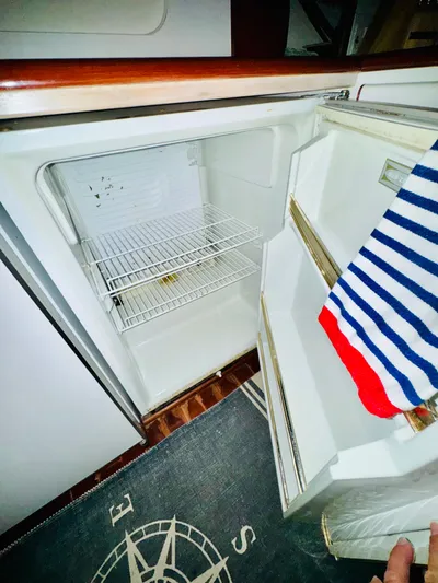 Ten To Eight Yacht Photos Pics 