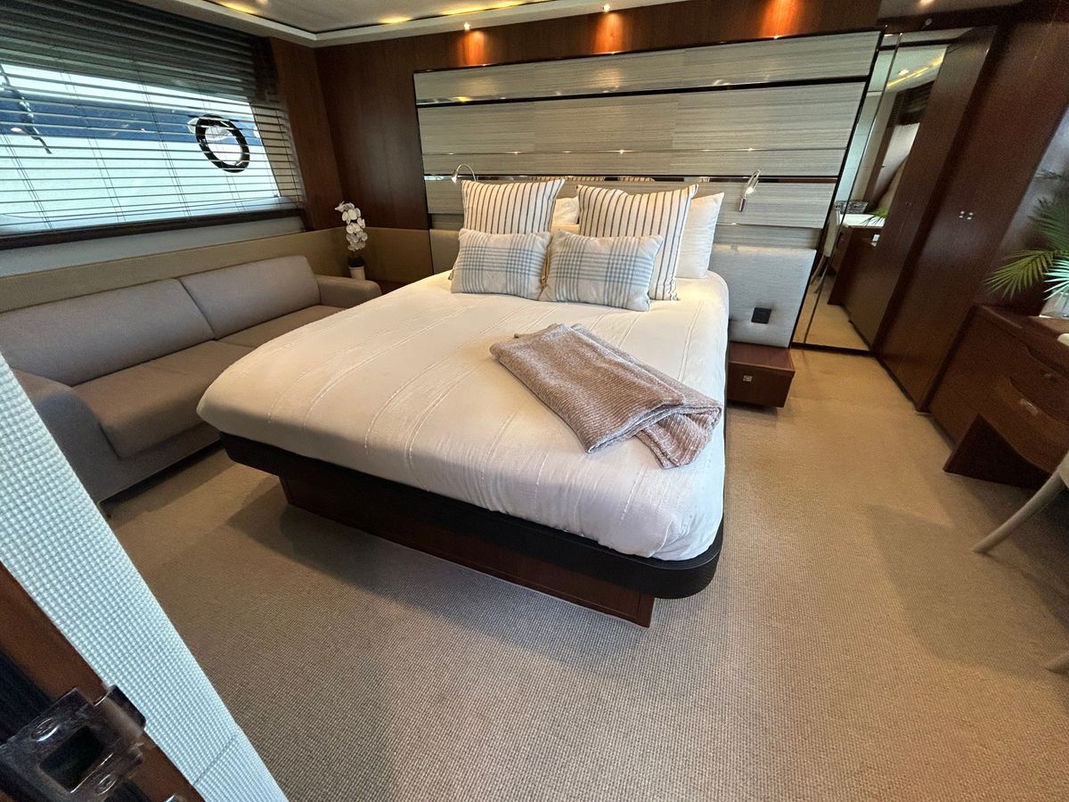2014 Princess 72 
