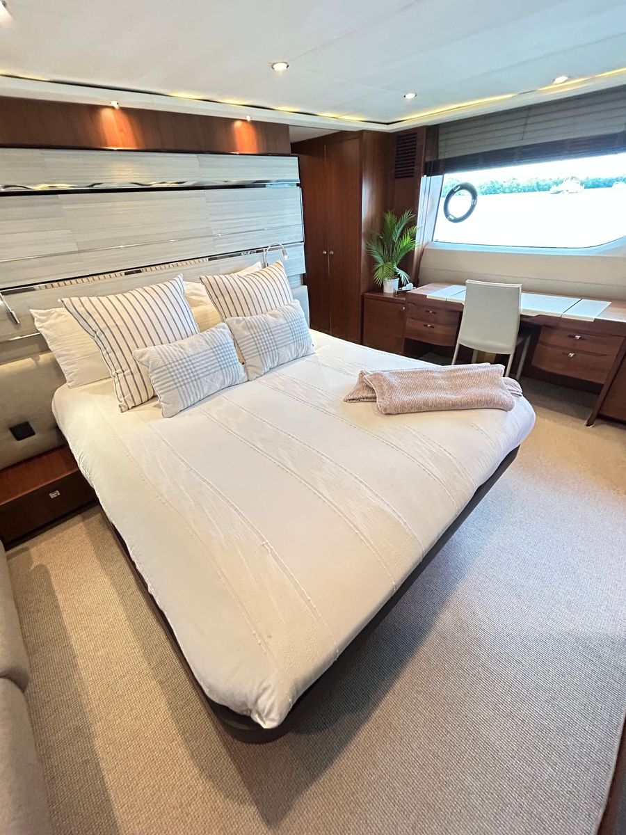 2014 Princess 72 