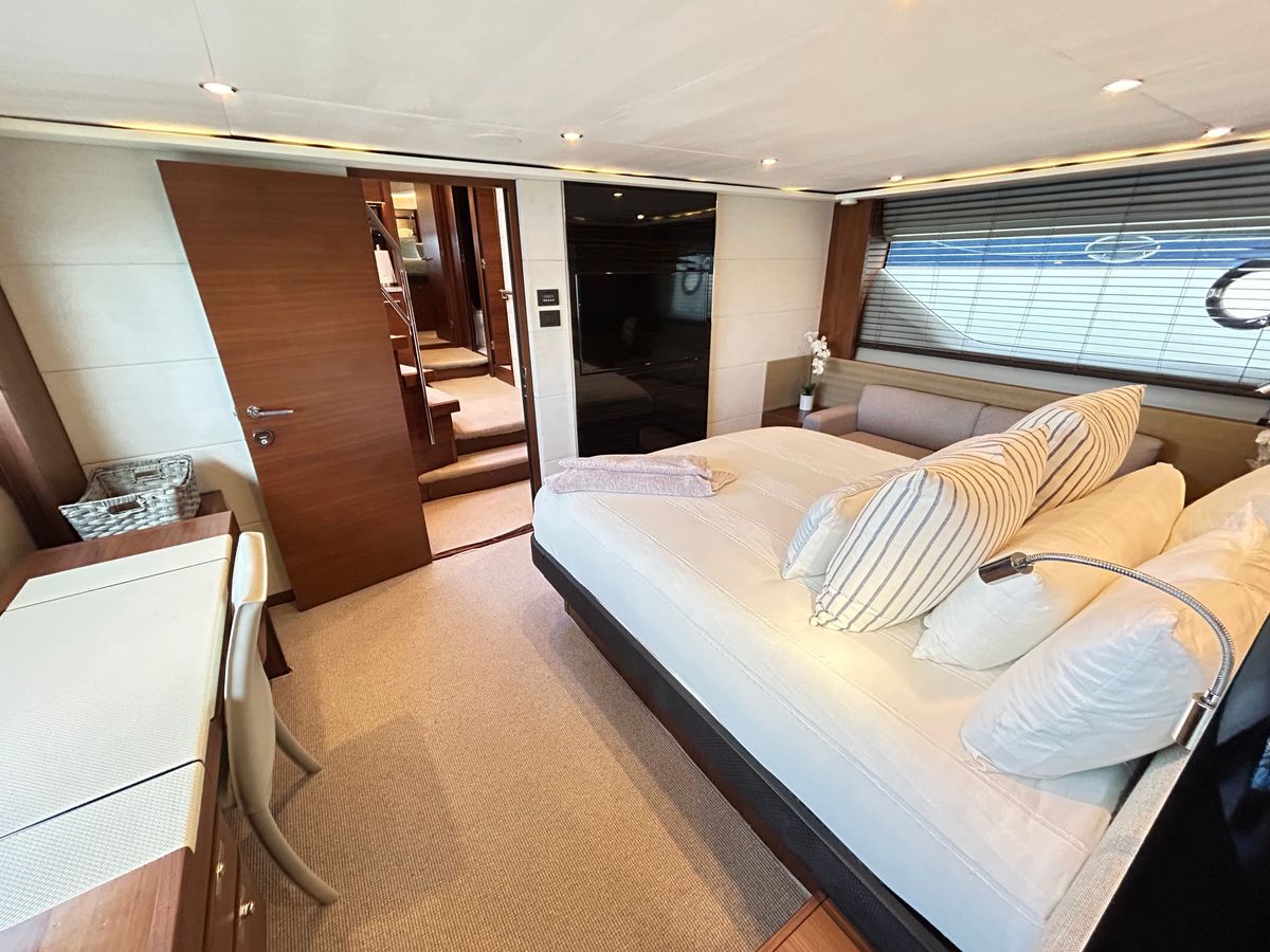 2014 Princess 72 