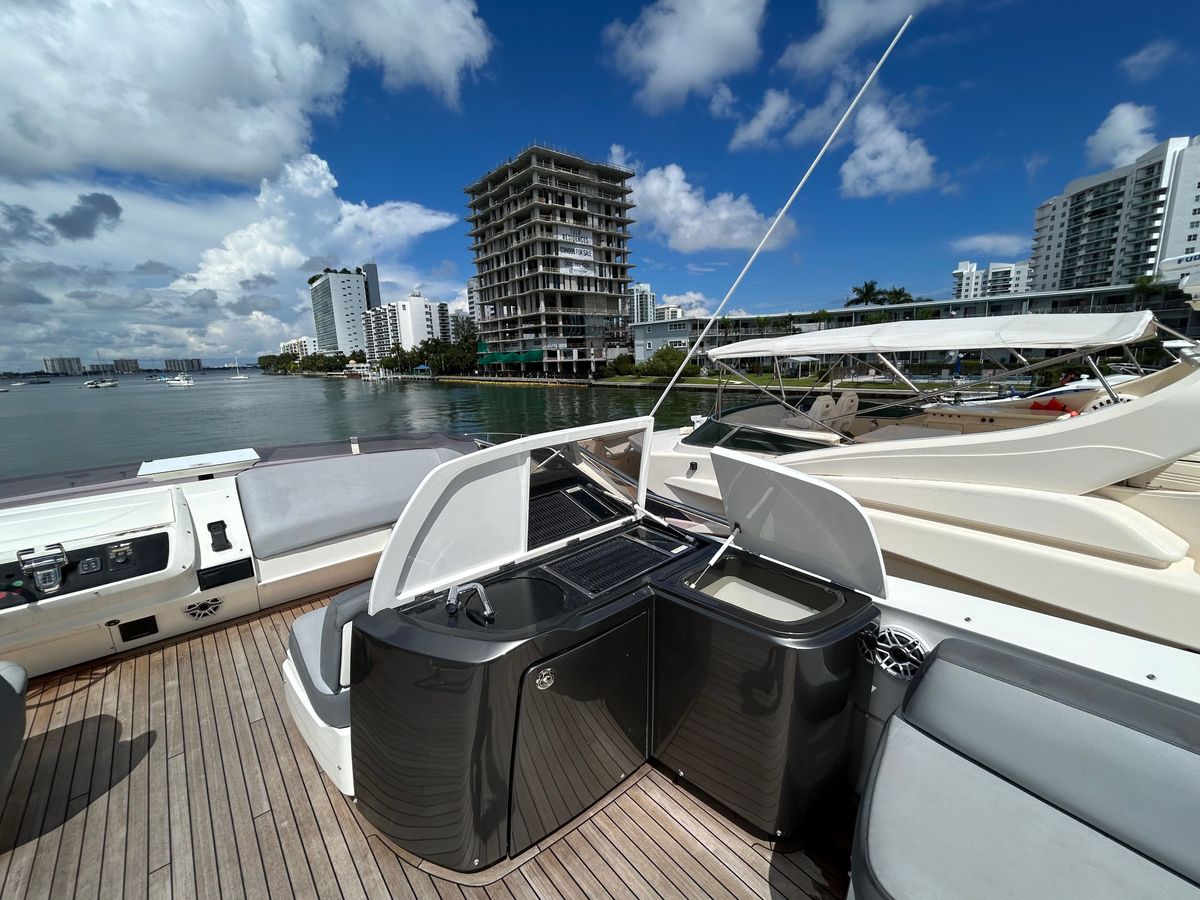 2014 Princess 72 