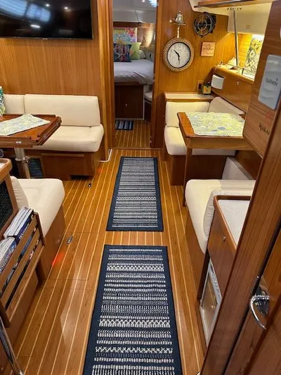 Makana Yacht Photos Pics 