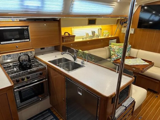 Makana Yacht Photos Pics 