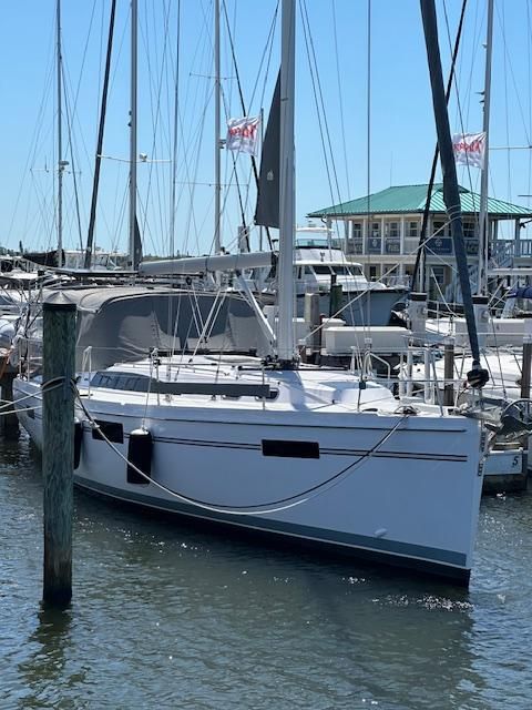 2022 Catalina 42 