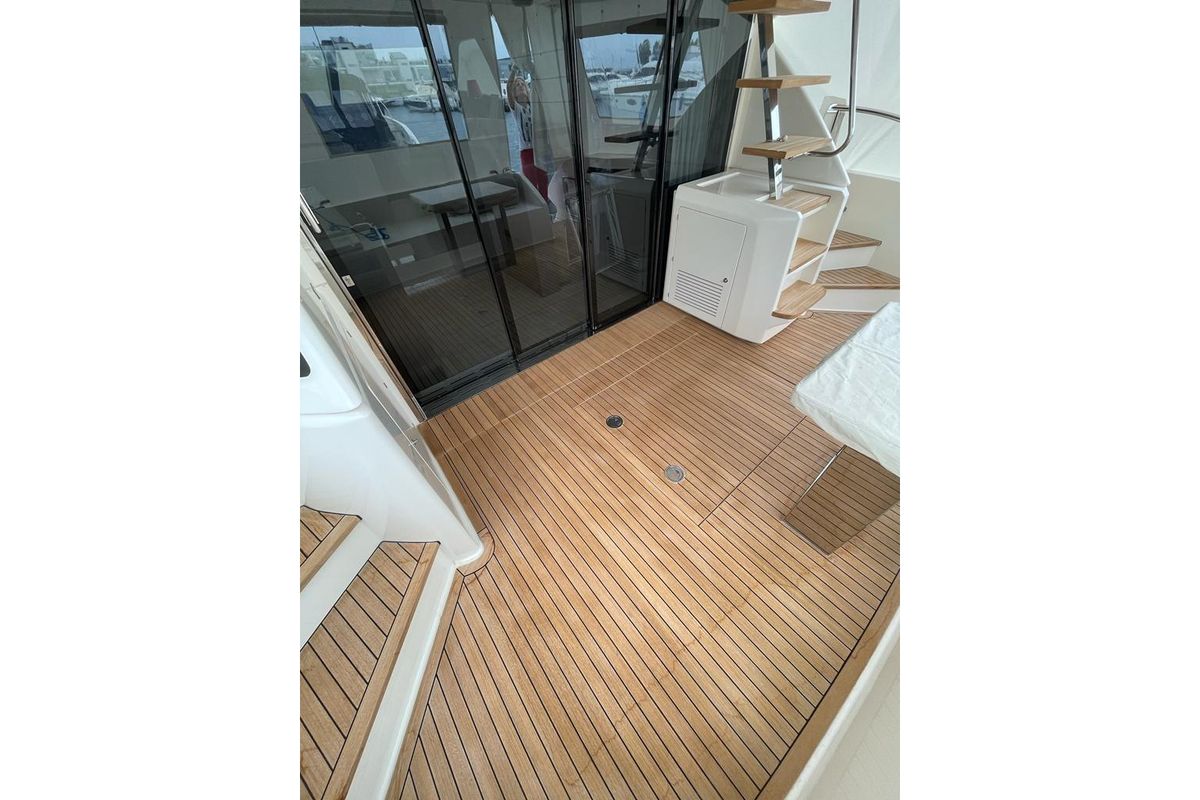 2017 Ferretti Yachts 55 