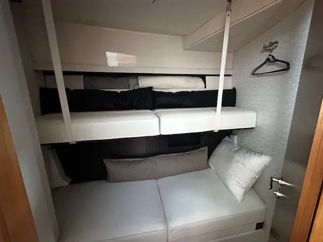  Yacht Photos Pics 2022 TIARA YACHTS 49 COUPE - Image 43