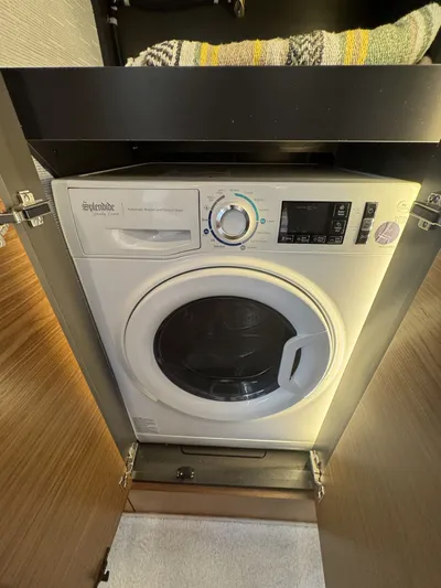  Yacht Photos Pics 2022 TIARA YACHTS 49 COUPE - Image 46