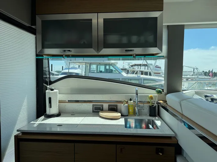  Yacht Photos Pics 2022 TIARA YACHTS 49 COUPE - Image 17