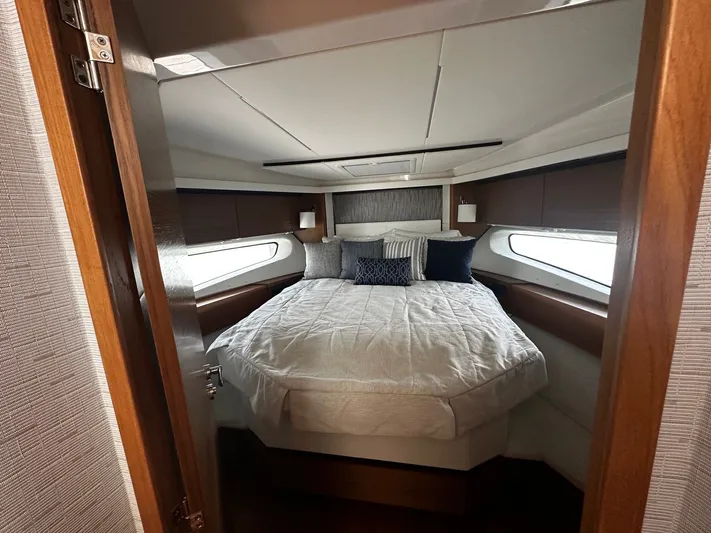  Yacht Photos Pics 2022 TIARA YACHTS 49 COUPE - Image 42