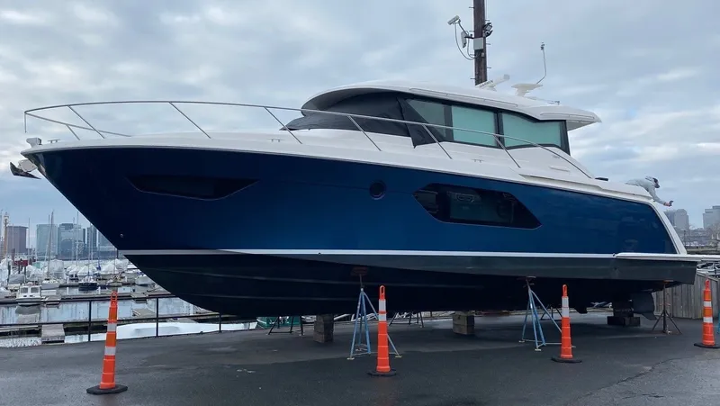  Yacht Photos Pics 2022 TIARA YACHTS 49 COUPE - Image 3