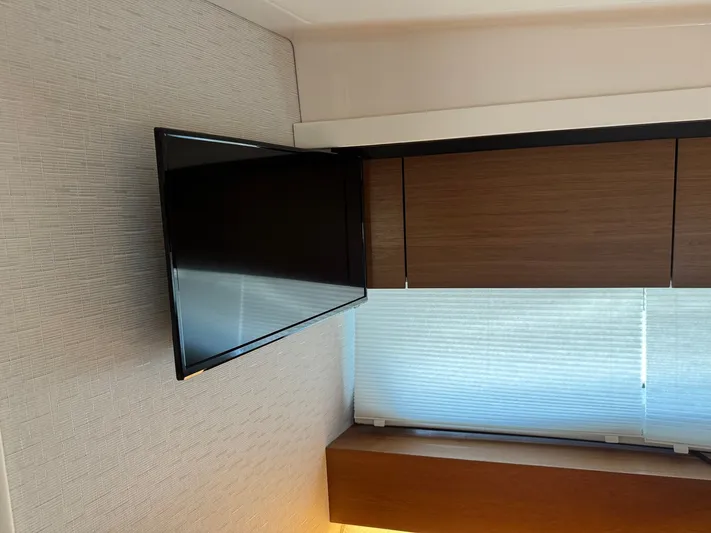  Yacht Photos Pics 2022 TIARA YACHTS 49 COUPE - Image 37