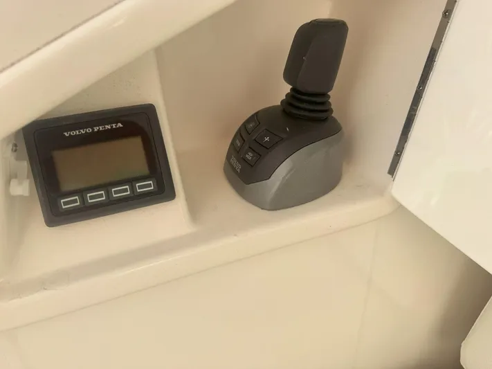  Yacht Photos Pics 2022 TIARA YACHTS 49 COUPE - Image 26