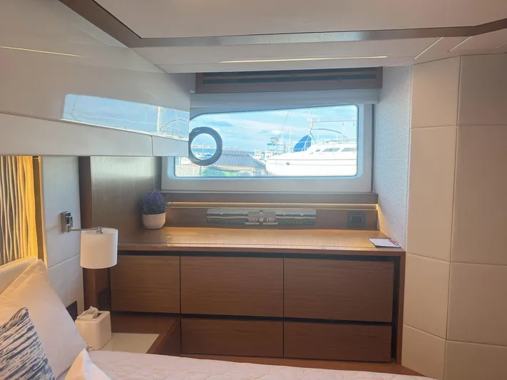  Yacht Photos Pics 2022 TIARA YACHTS 49 COUPE - Image 31