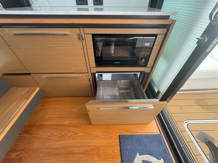  Yacht Photos Pics 2022 TIARA YACHTS 49 COUPE - Image 21