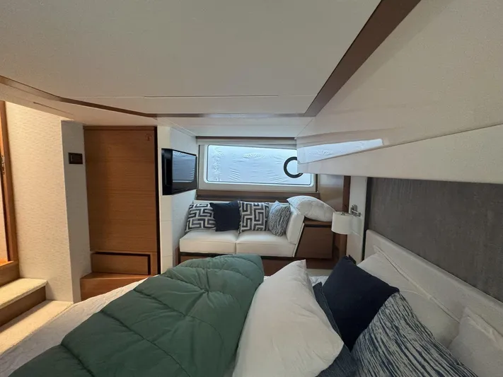  Yacht Photos Pics 2022 TIARA YACHTS 49 COUPE - Image 36
