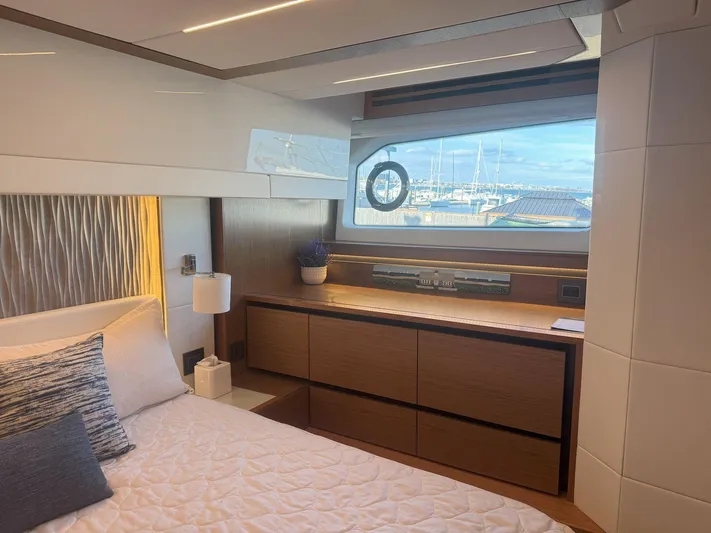  Yacht Photos Pics 2022 TIARA YACHTS 49 COUPE - Image 30