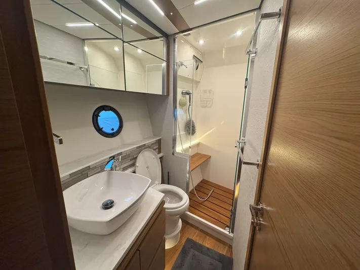  Yacht Photos Pics 2022 TIARA YACHTS 49 COUPE - Image 48