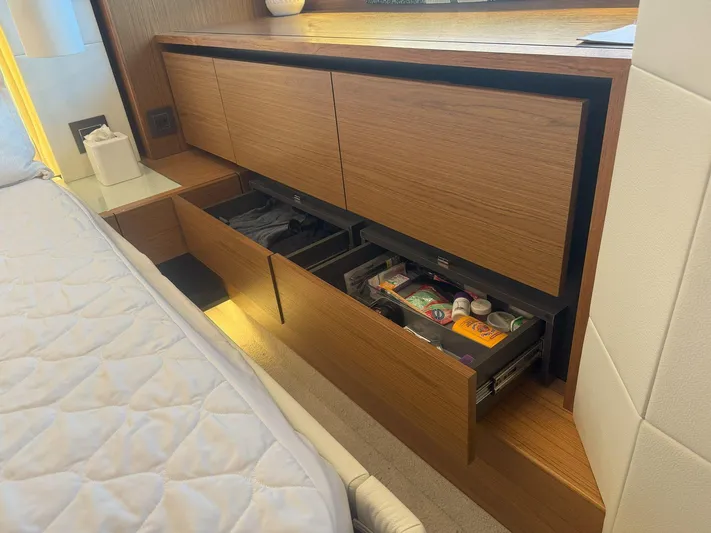  Yacht Photos Pics 2022 TIARA YACHTS 49 COUPE - Image 33