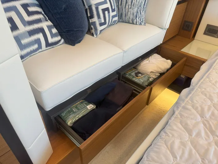  Yacht Photos Pics 2022 TIARA YACHTS 49 COUPE - Image 34