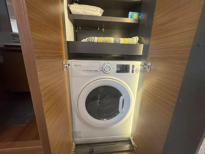  Yacht Photos Pics 2022 TIARA YACHTS 49 COUPE - Image 45