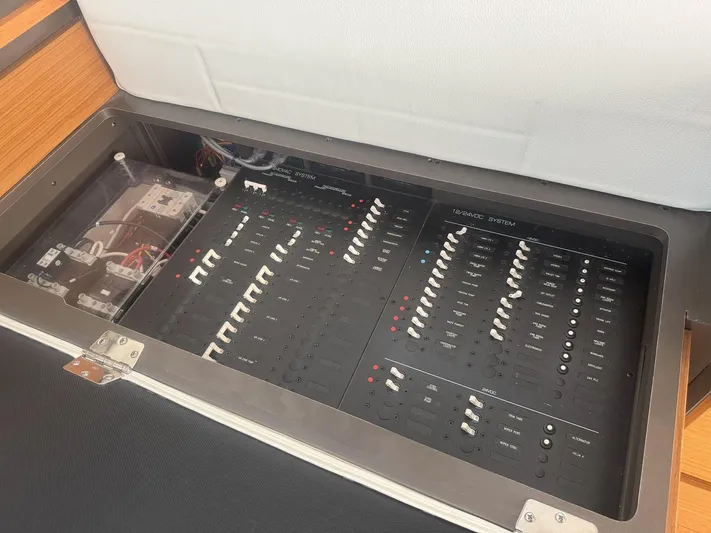  Yacht Photos Pics 2022 TIARA YACHTS 49 COUPE - Image 27