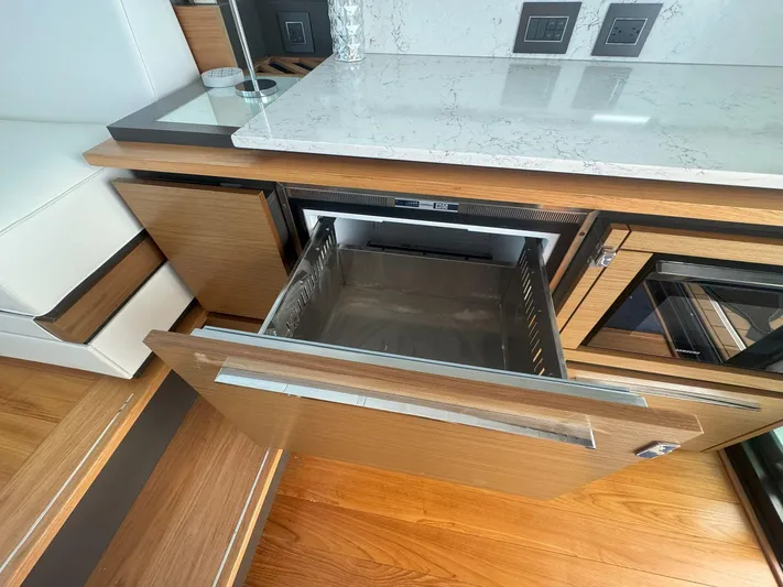  Yacht Photos Pics 2022 TIARA YACHTS 49 COUPE - Image 22