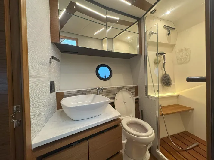  Yacht Photos Pics 2022 TIARA YACHTS 49 COUPE - Image 49