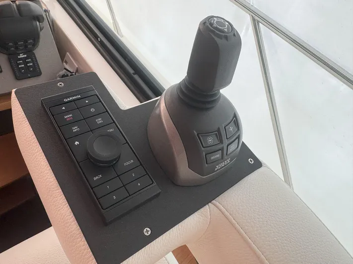  Yacht Photos Pics 2022 TIARA YACHTS 49 COUPE - Image 5